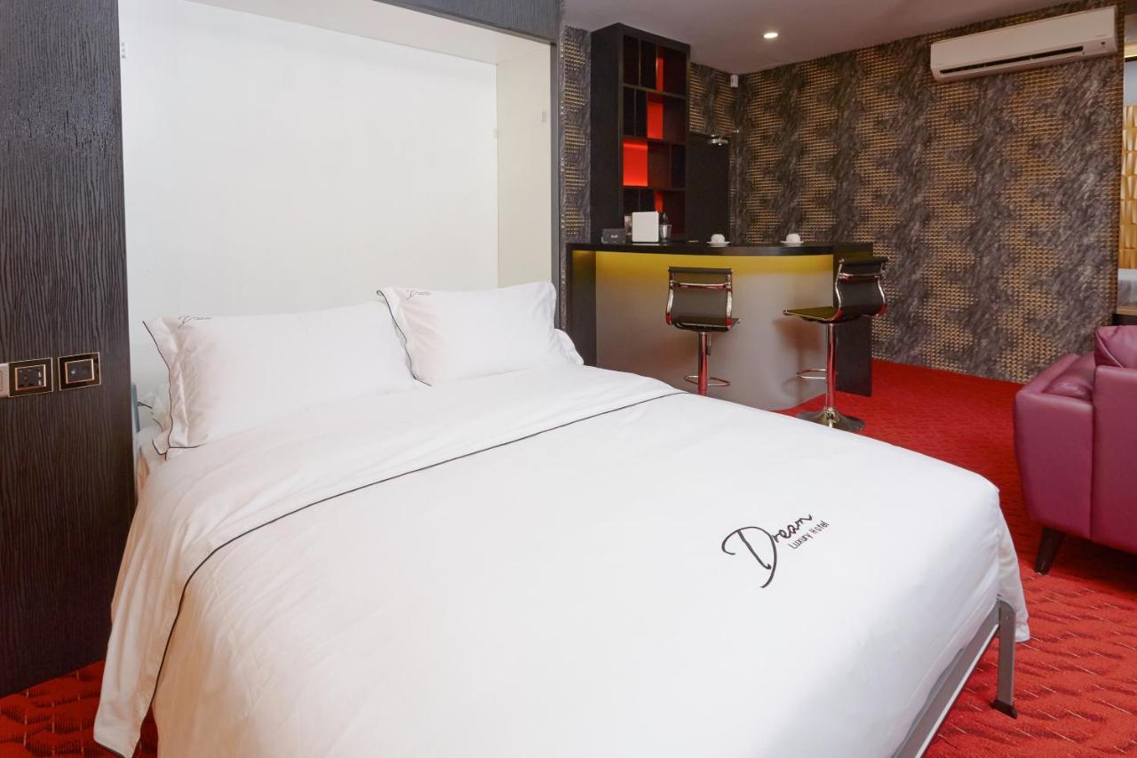 Dream Luxury Hotel Muar Esterno foto